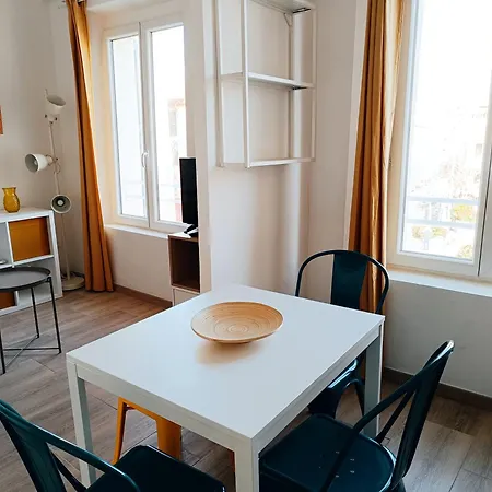 Deux Pieces Climatise Avec Splendide Vue Coeur Du Vieil Антіб